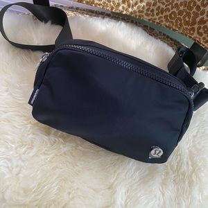 NWT lululemon everywhere belt bag black